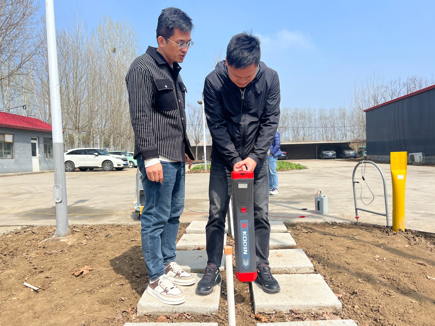 戳我試試