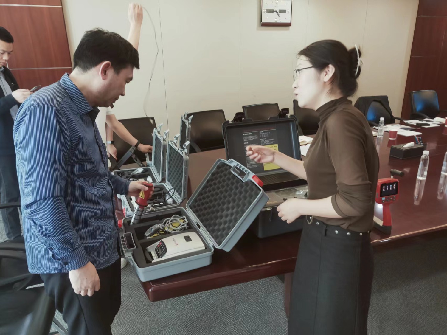 戳我試試