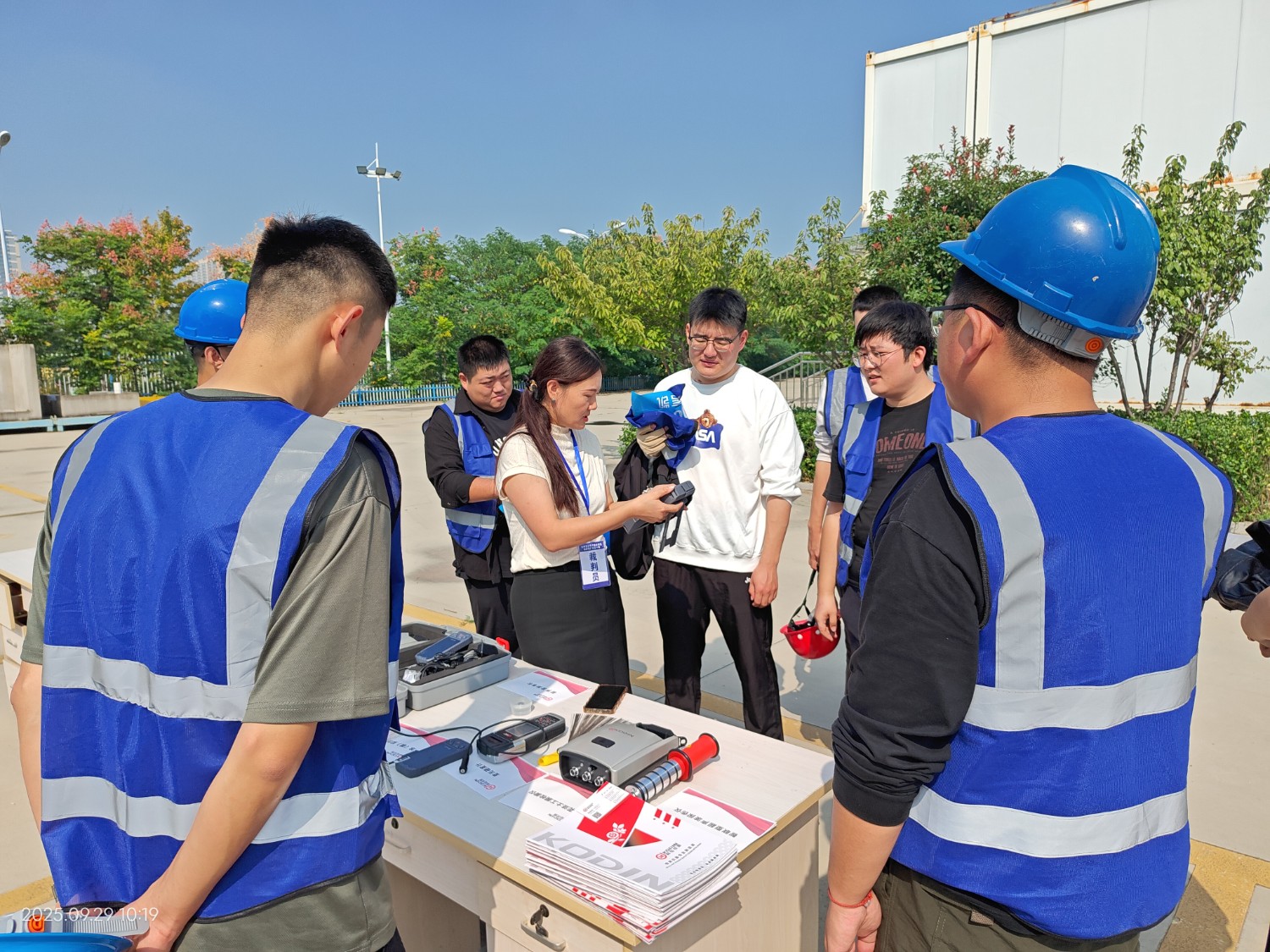 戳我試試